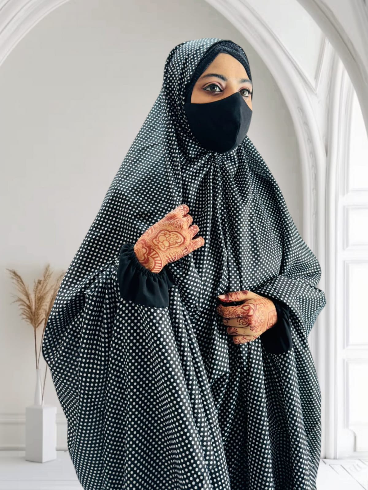 Polka Dots Chadar with Sleeves - Prayer / Namaz Chadar full Hijab